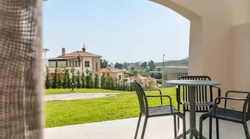 Arya Hotel