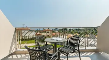 Arya Hotel