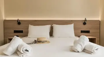 Arya Hotel