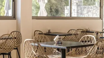 Arya Hotel
