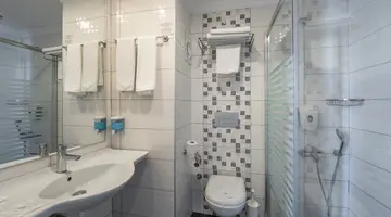 ASKA JUSTIN BEACH