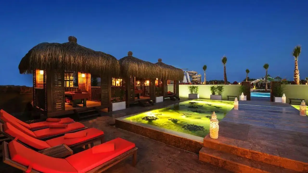 ASKA LARA DELUXE RESORT