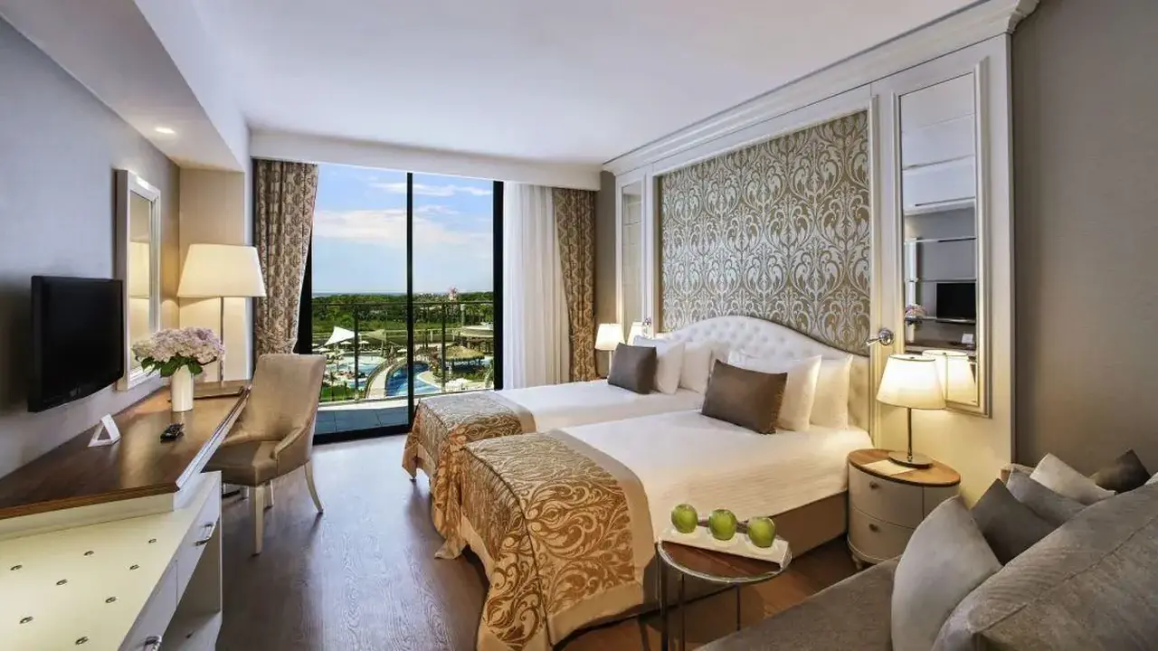 ASKA LARA DELUXE RESORT