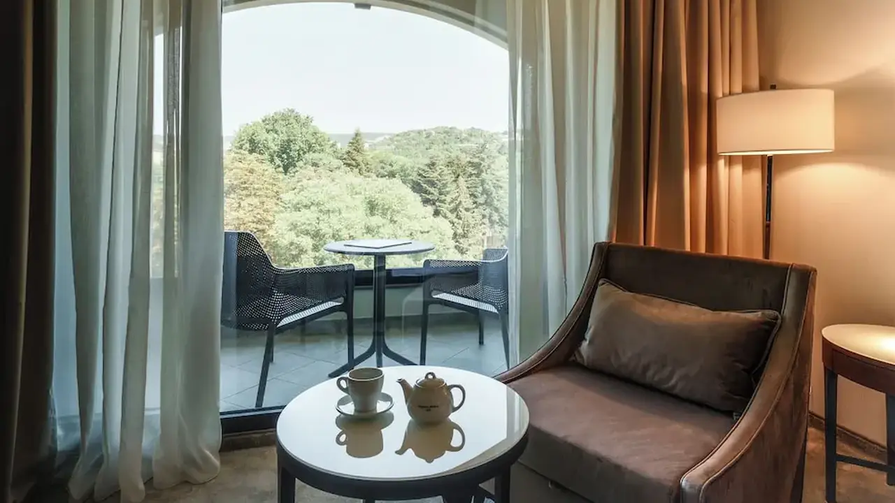 Astor Garden Hotel
