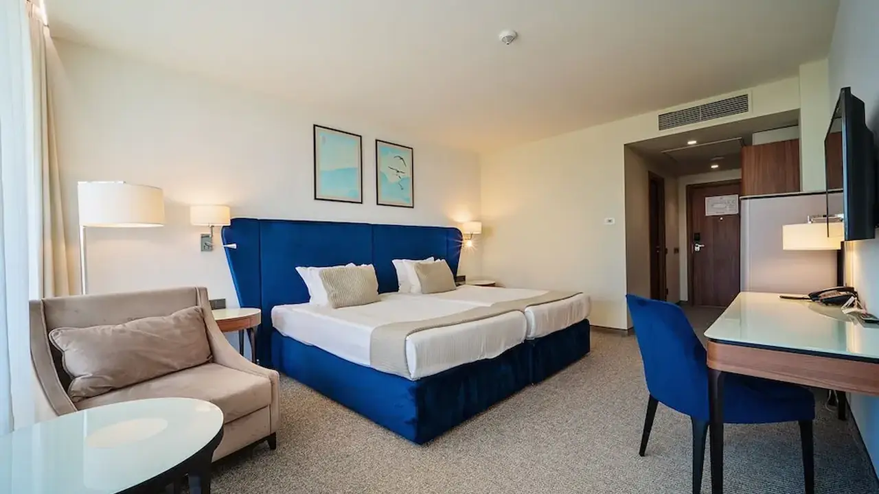 Astor Garden Hotel