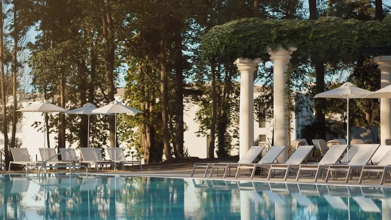 Astor Garden Hotel
