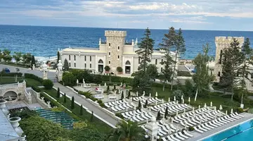 Astor Garden Hotel
