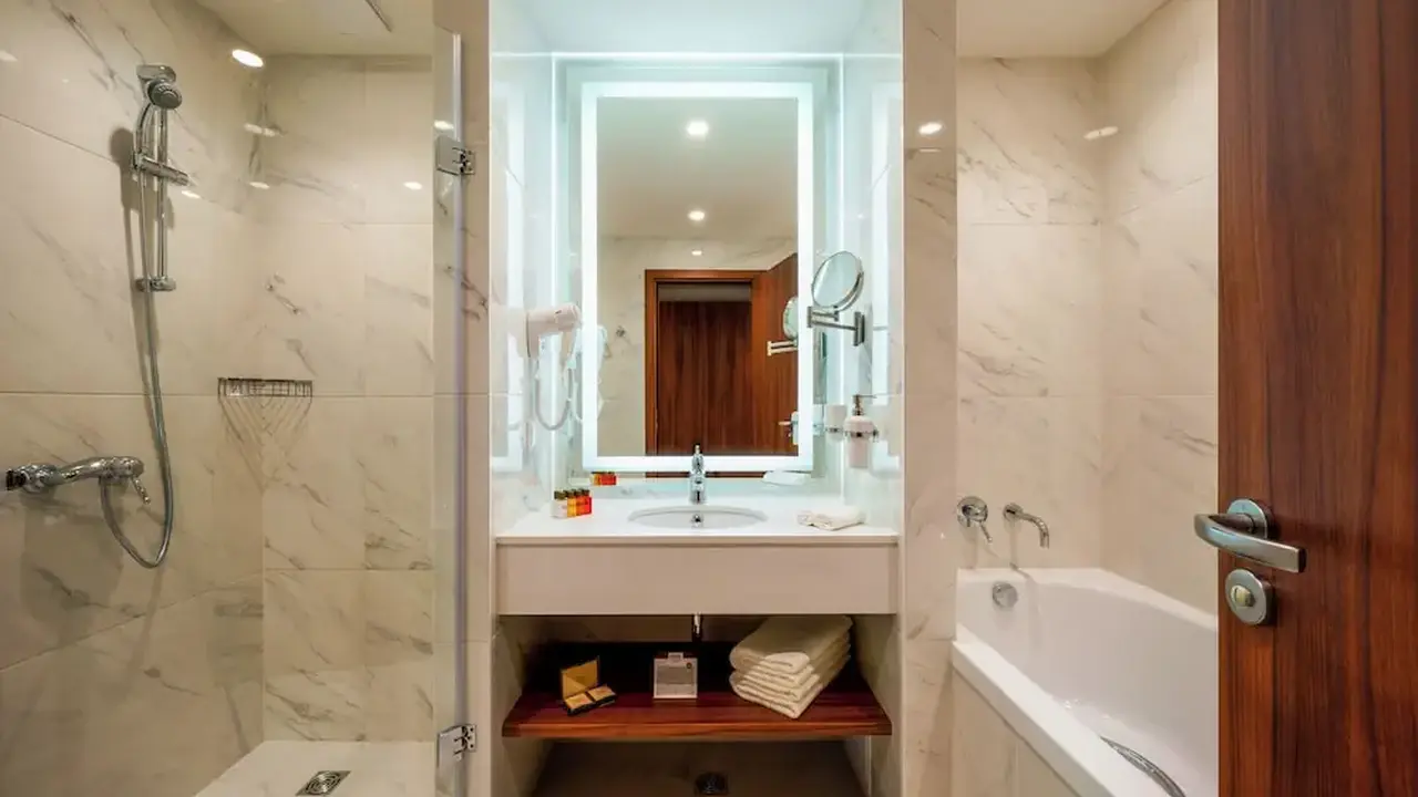 Astor Garden Hotel