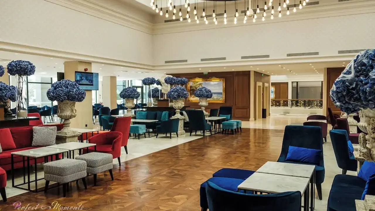 Astor Garden Hotel