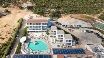 Atali Grand