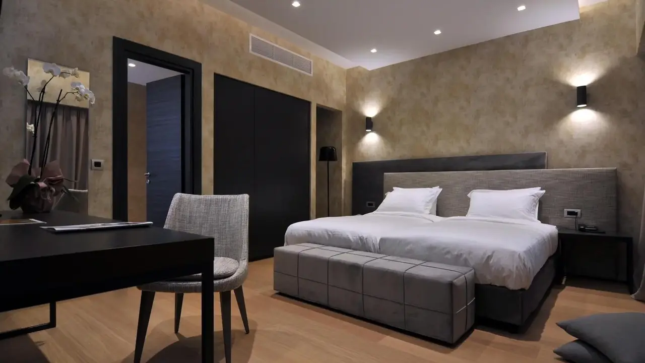 Athenaeum Grand Hotel
