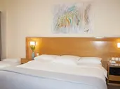 Athinais Hotel