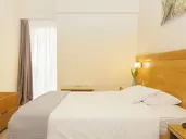 Athinais Hotel