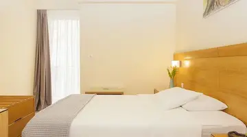 Athinais Hotel