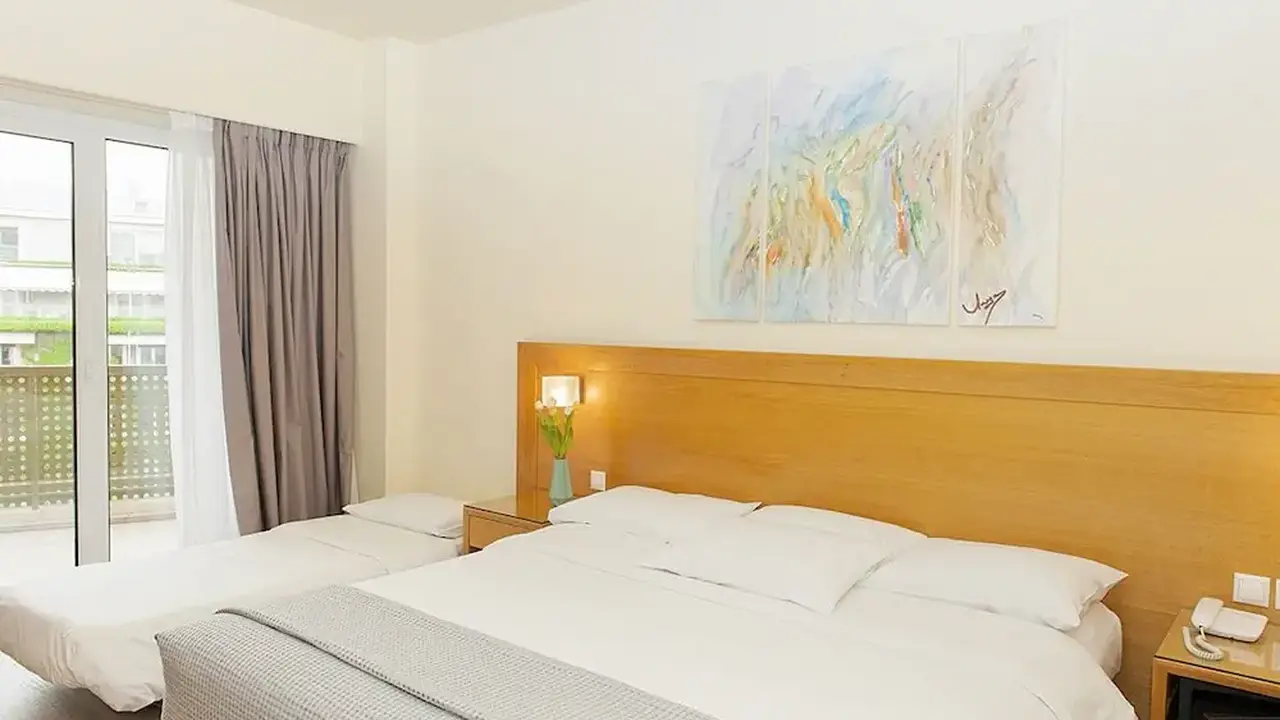 Athinais Hotel