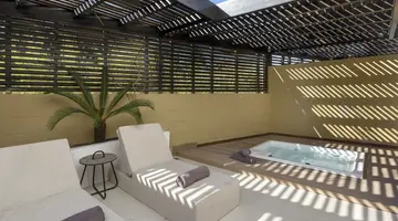 AULUS LINDOS RHODES CURIO COLLECTION BY HILTON