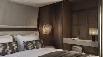 AULUS LINDOS RHODES CURIO COLLECTION BY HILTON