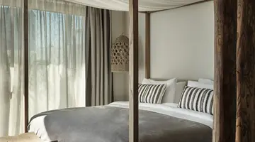 AULUS LINDOS RHODES CURIO COLLECTION BY HILTON