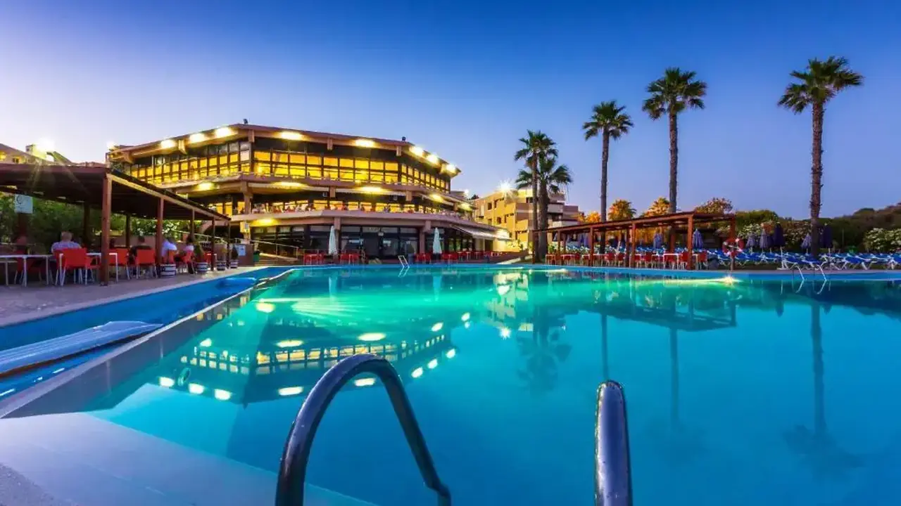 Auramar Beach Resort