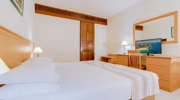 Auramar Beach Resort