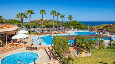 Auramar Beach Resort