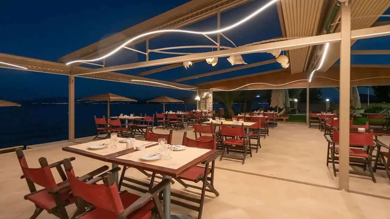 Avantis Suites Hotel