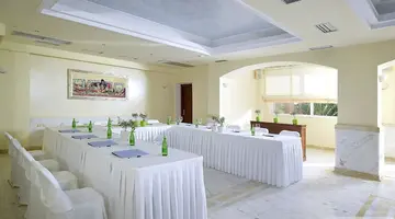 Avantis Suites Hotel