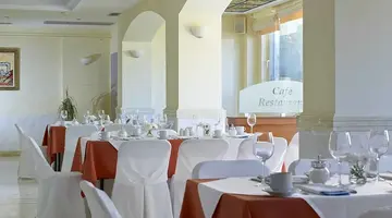 Avantis Suites Hotel