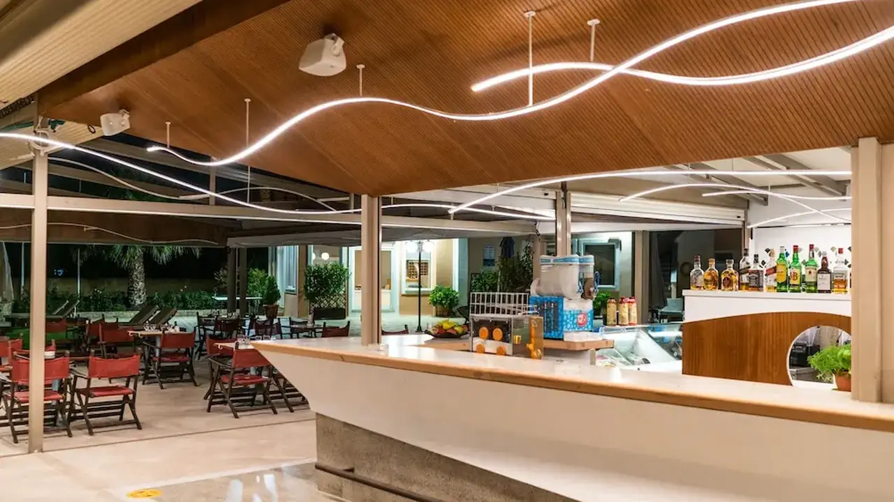 Avantis Suites Hotel
