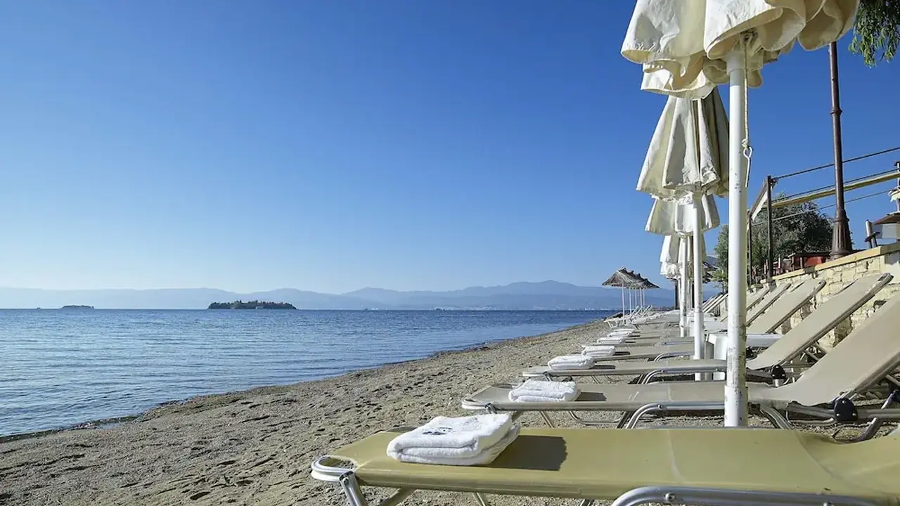 Avantis Suites Hotel