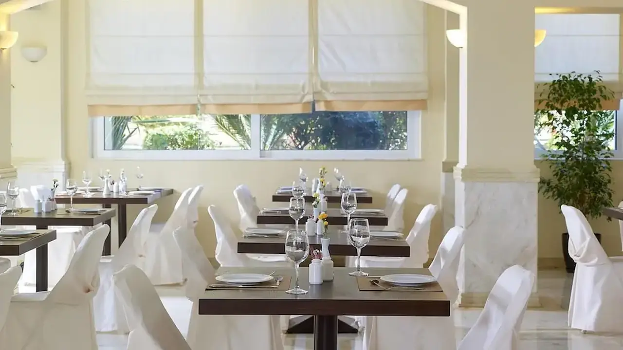 Avantis Suites Hotel