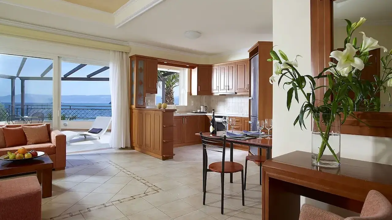Avantis Suites Hotel