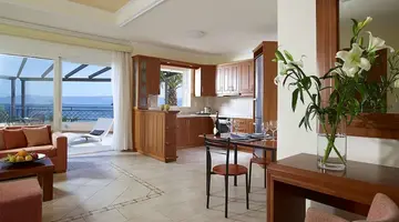 Avantis Suites Hotel