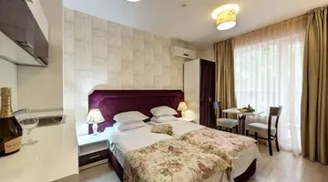 Avenue Deluxe