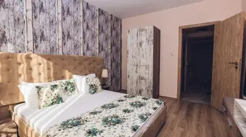 Avenue Deluxe
