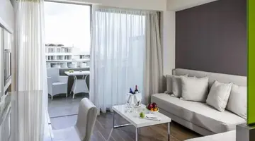Avra Imperial