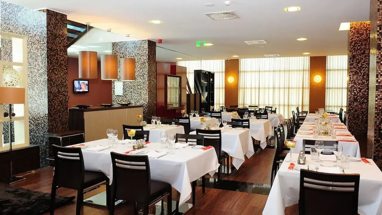 Axis Porto Business Spa Hotel