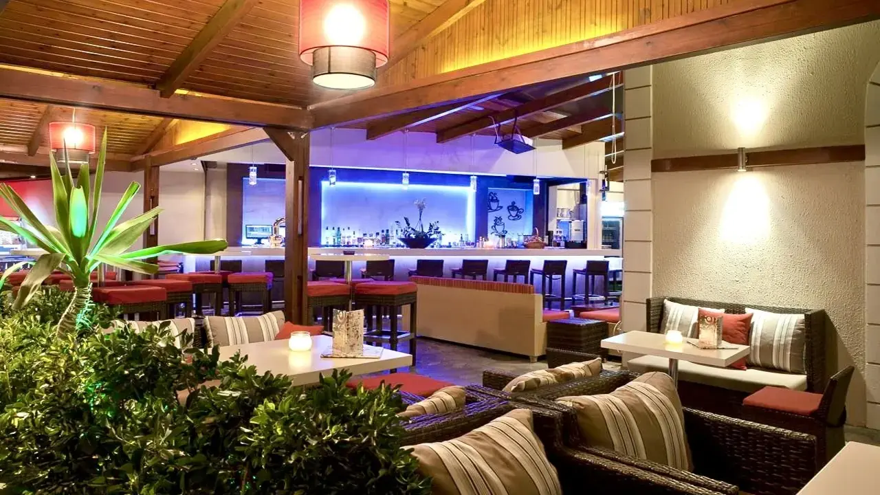 Axos Hotel