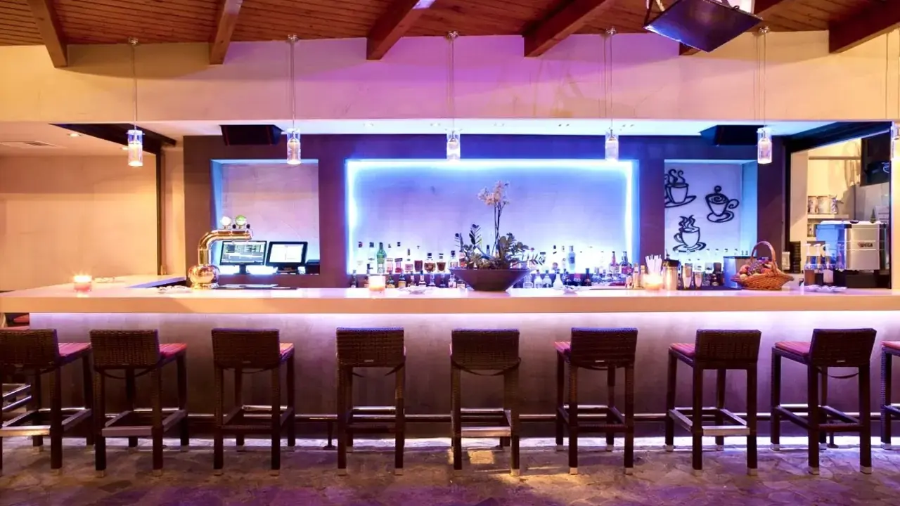Axos Hotel