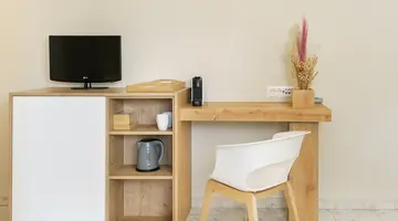 AXOS HOTEL