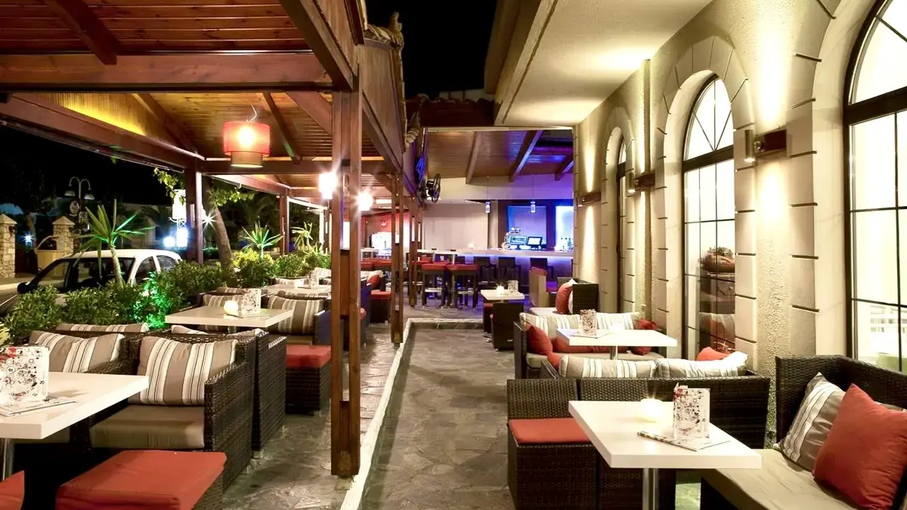 Axos Hotel
