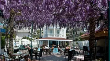 AZAK BEACH HOTEL