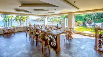 Azka Hotel