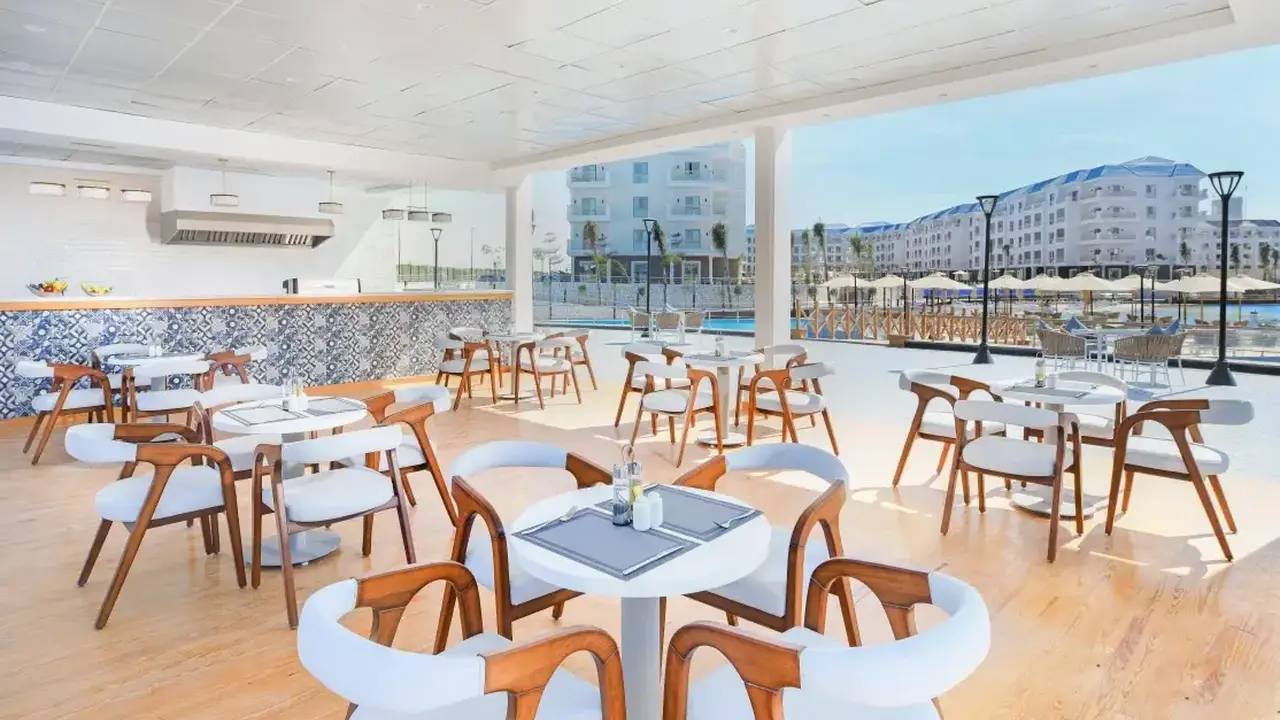 AZUR ONE ELEVEN HOTEL