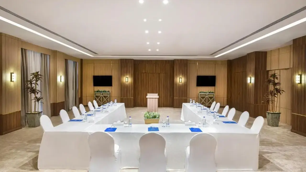 AZUR ONE ELEVEN HOTEL