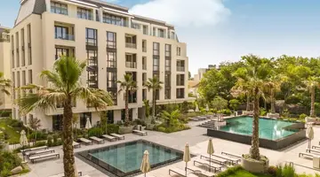 Azur Premium Aparthotel