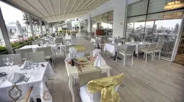 Azura Deluxe Hotel