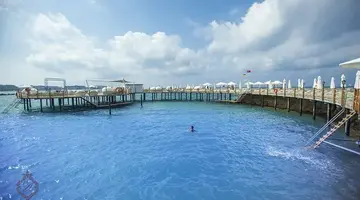 Azura Deluxe Hotel