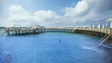 Azura Deluxe Hotel