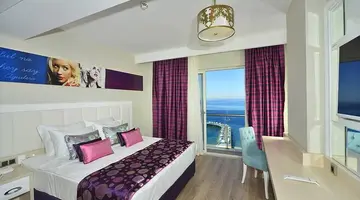 Azura Deluxe Hotel